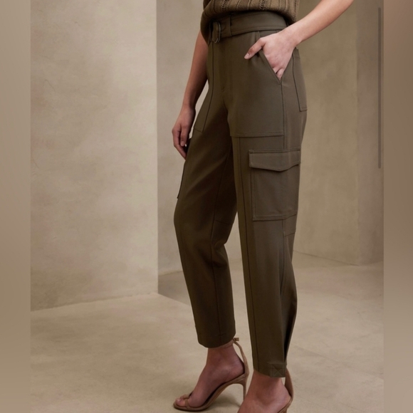 BANANA REPUBLIC Women’s 2 Tapered Ankle Utility Cargo Surplus Pants, size 6P - Picture 14 of 16